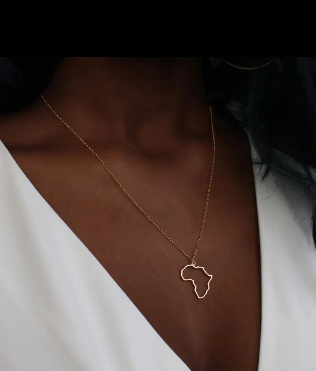 Perfectly placed necklace (Gold)